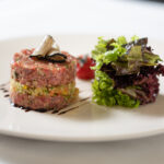 2 Tartare de Bœuf Coupé au Couteau Farci à la Brunoise de Légumes et à la Truffe Noire d’Été Hachée